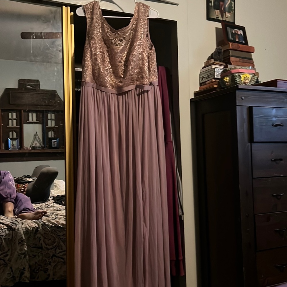 ❤️ David’s bridal dress in size 20